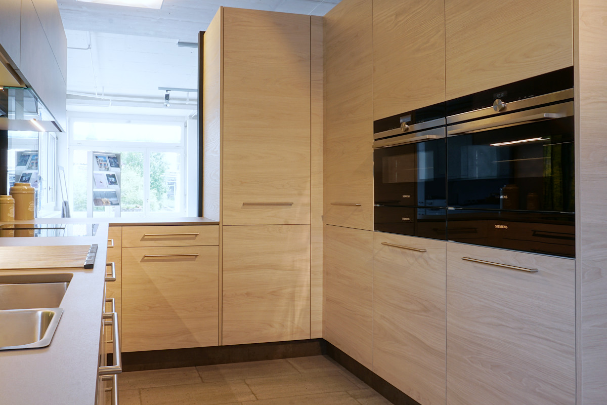 Küche in U-Form mit Siemens-Apparaten